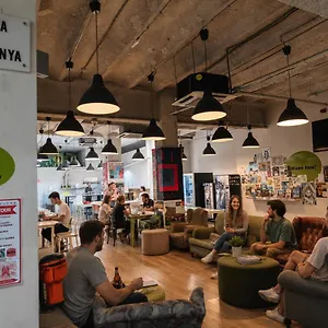 https://hola-hostal-eixample.hotelscatalonia.net
